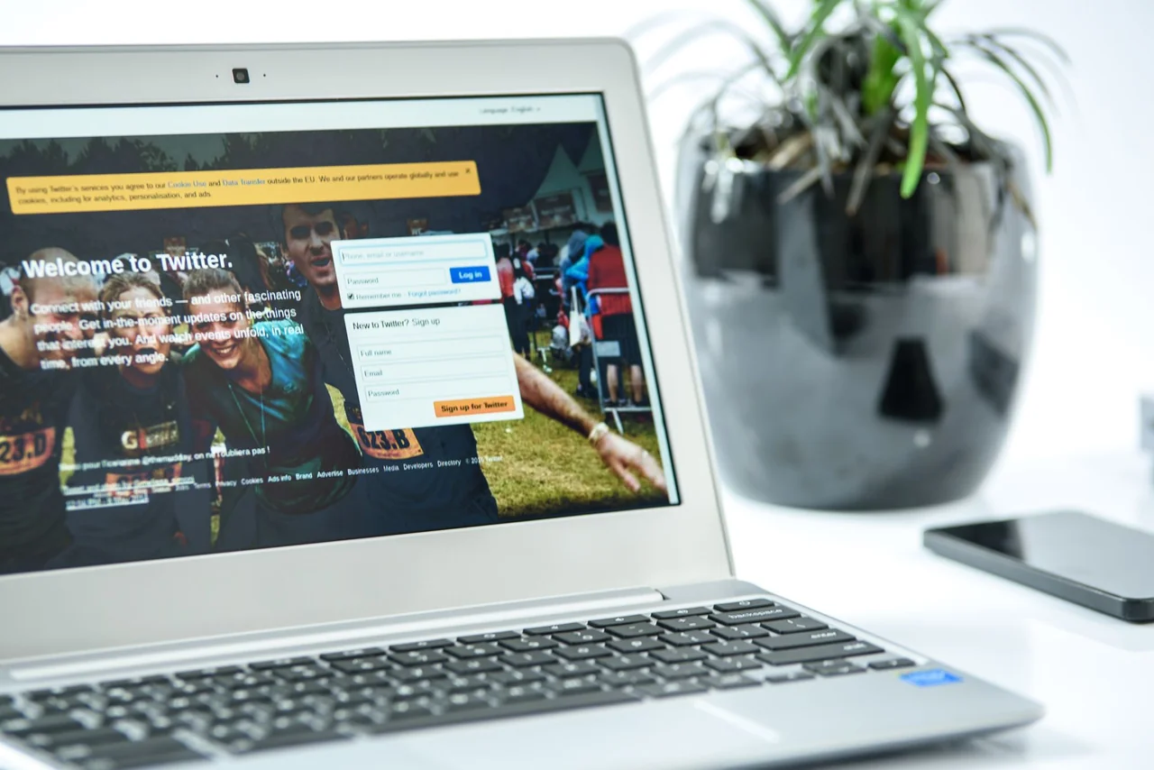 hootsuite - Hootsuite vs Sprout Social