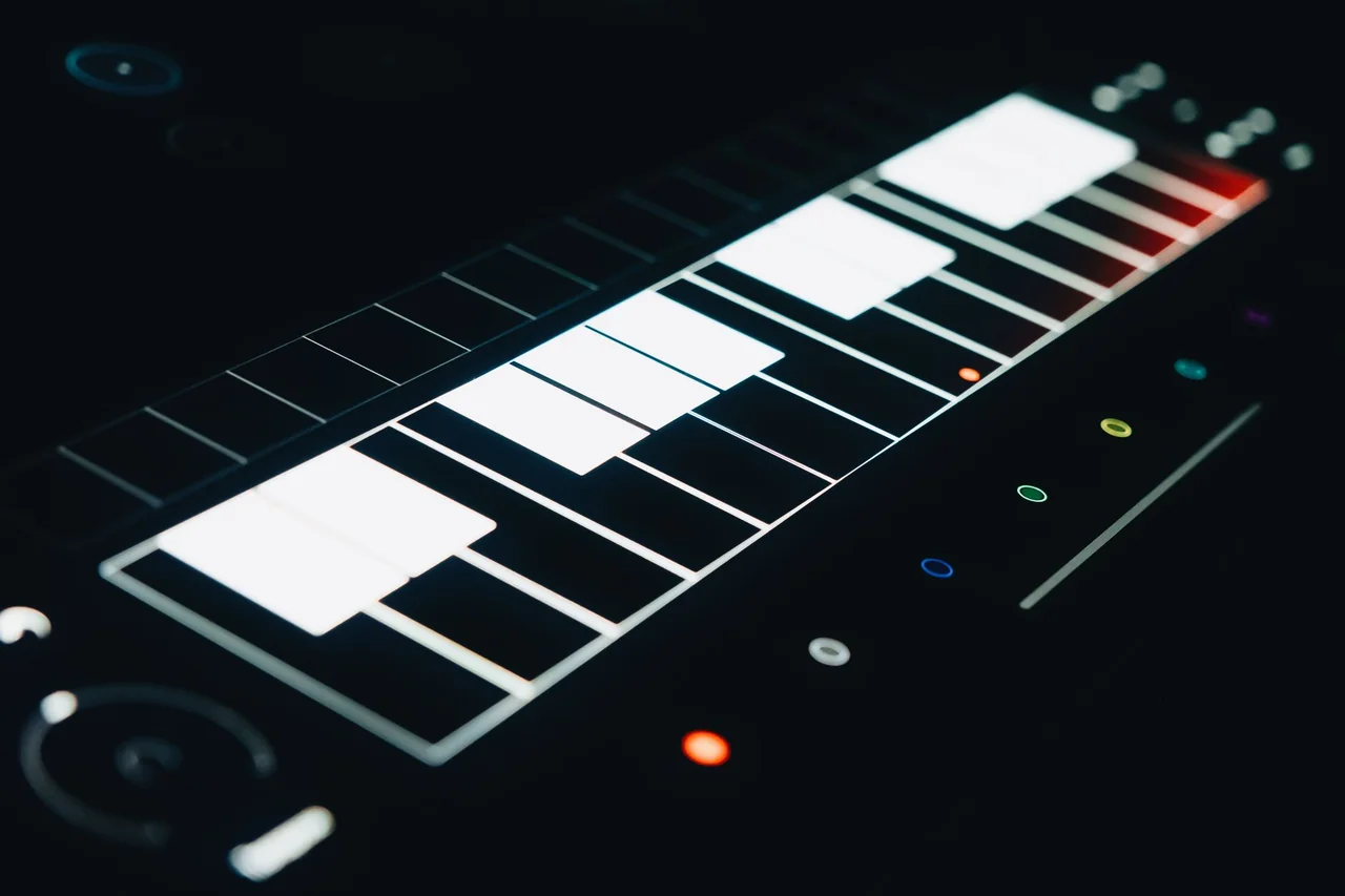 synthesia - Synthesia vs Colossyan